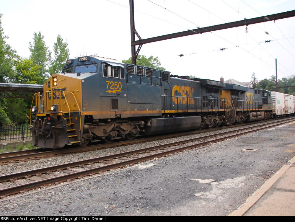 CSX 7250  leads I032